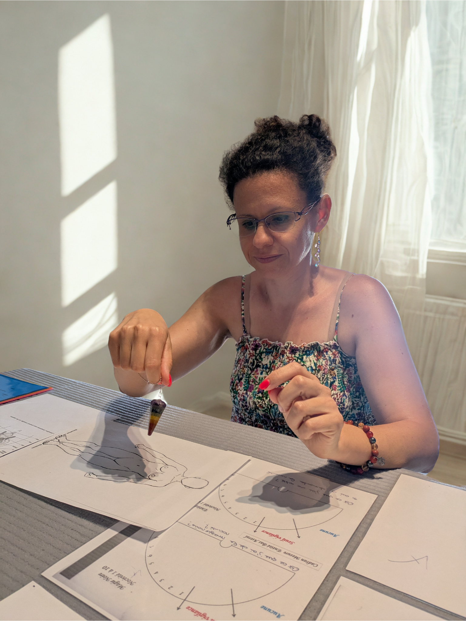 Solange pratique le magnétisme avec un pendule